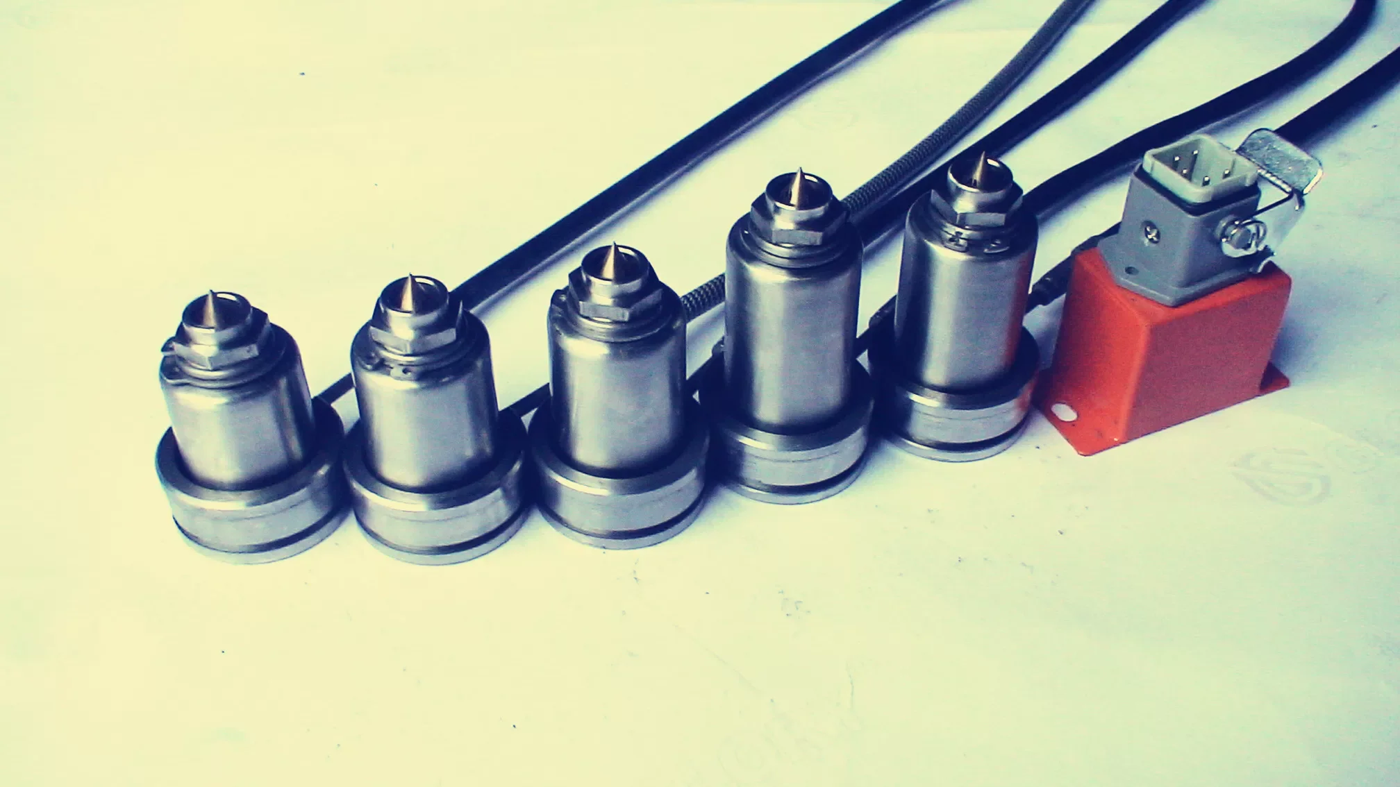 Single Point Hot Runner Nozzle - Precision Glue Dispensing System for Injection Molding