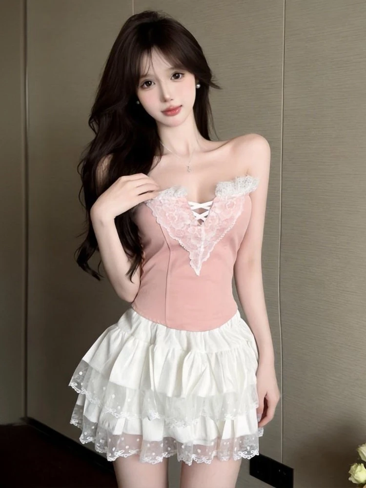 

Сладкий и сексуальный комплект из двух предметов: облегающий вязаный топ без бретелек с кружевной отделкой + короткая многослойная юбка с высокой талией, летний элегантный комплект.