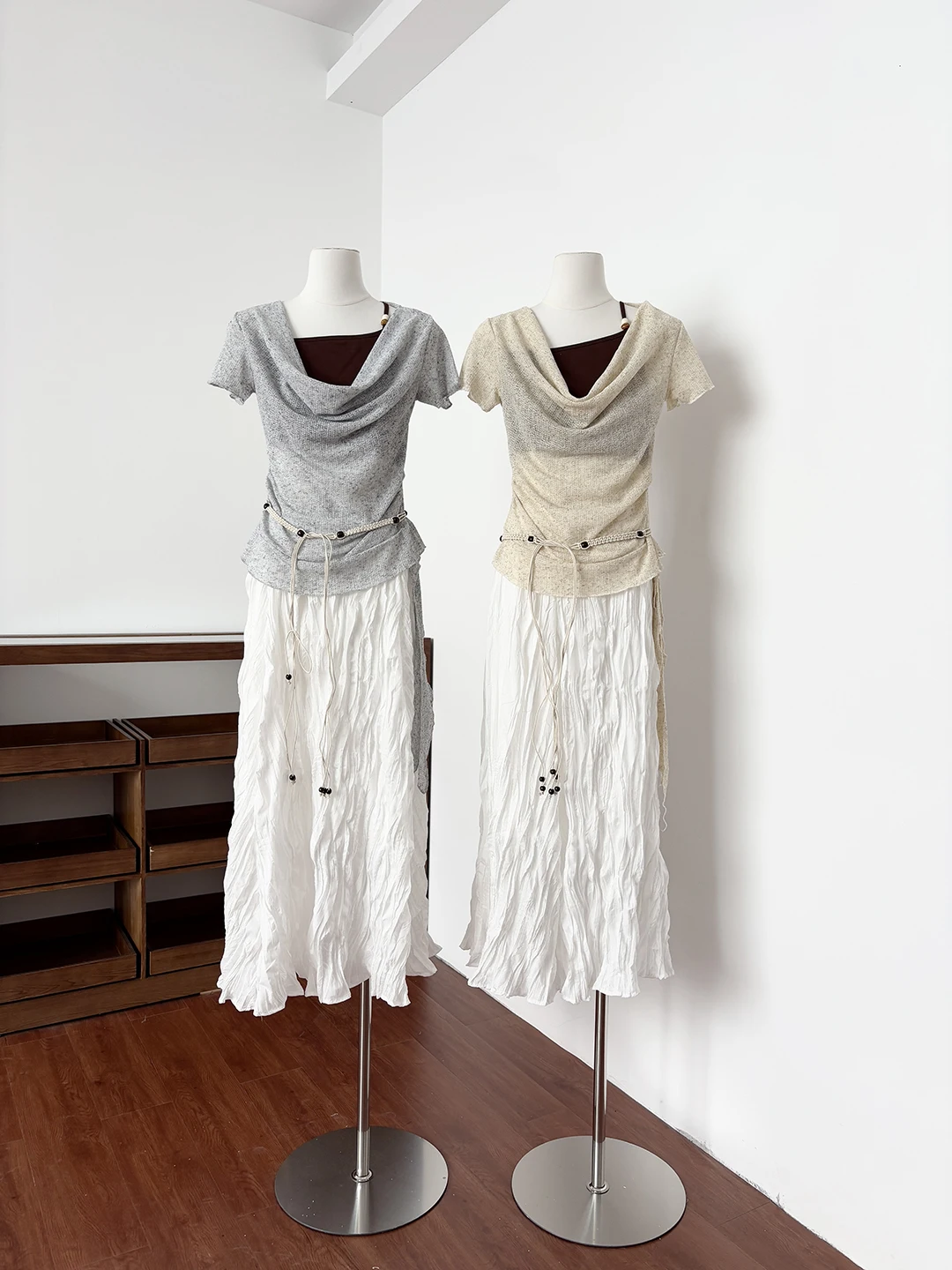 

Summer 2026 Women's Knitted Short Sleeve Top And Skirt Set Elegant Pleated Design Half Body Skirt Flip Collar Two Piece Suit