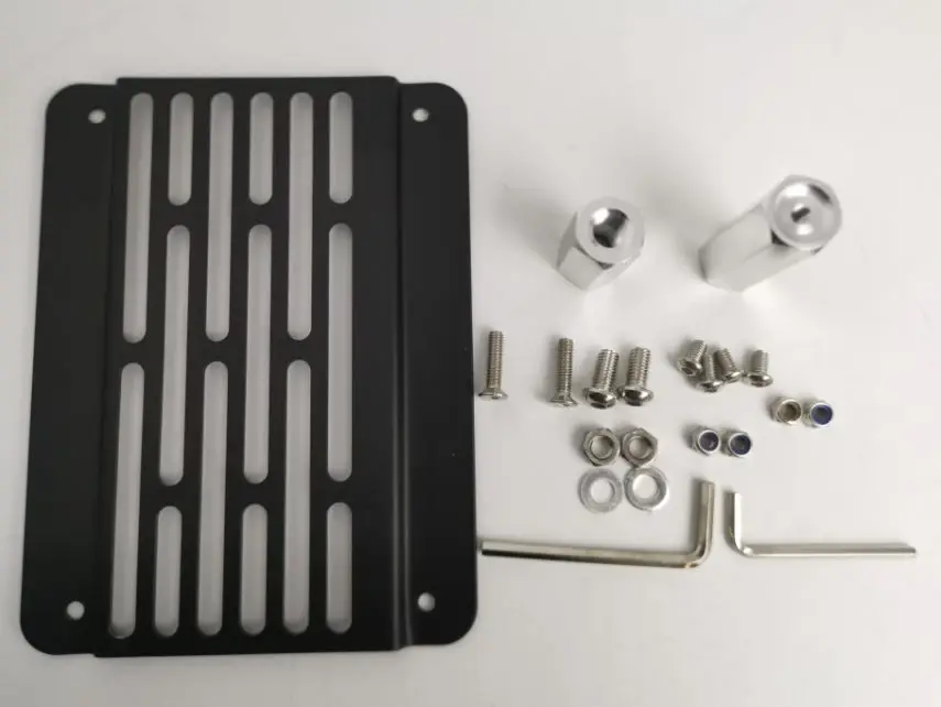 

Универсальная алюминиевая черная рамка номерного знака 20*15,7 см с винтами и алюминиевыми шарнирными отверстиями для решетки