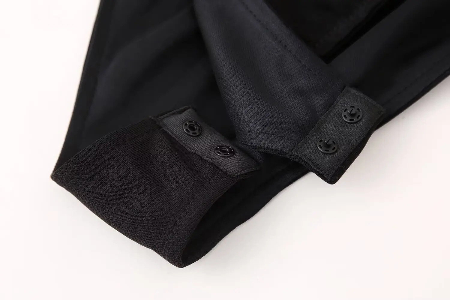 KONDALA Chic Guaina Donna Body sexy Y2K Nero Mujer Top Bow Scava fuori Beach Tuta Moda 2025 Night Club Zip Costume da bagno