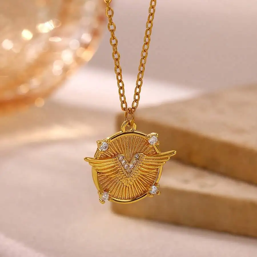 

Golden Copper Wing Necklace for Women – Fashionable Punk Style Jewelry, Perfect for Weddings Parties Holidays Daily Wear, Light