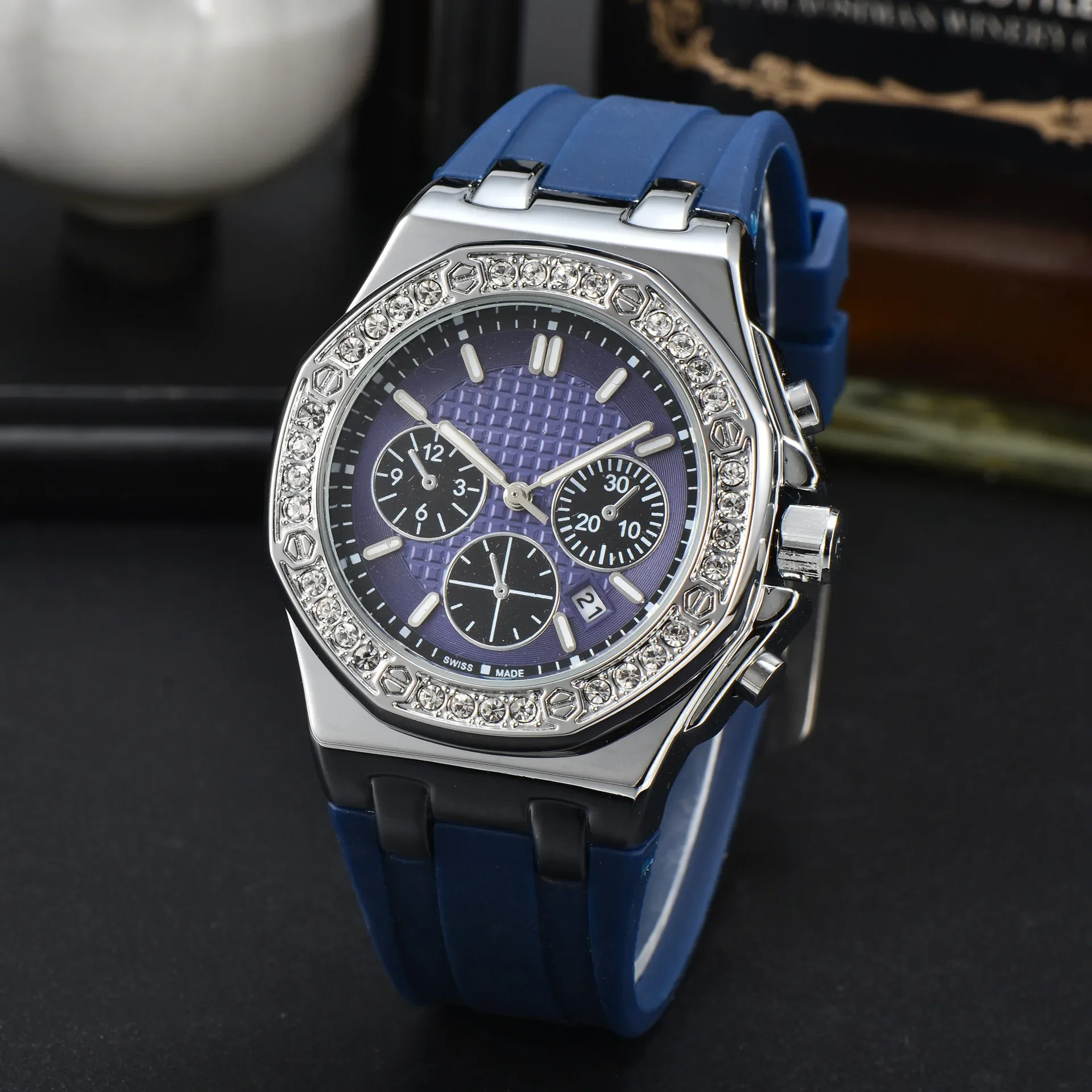 ​2025 Luxury Women's Retro Watch 37mm Case Sapphire Crystal Quartz Movement Luminous Silicone Strap Day Date Windows