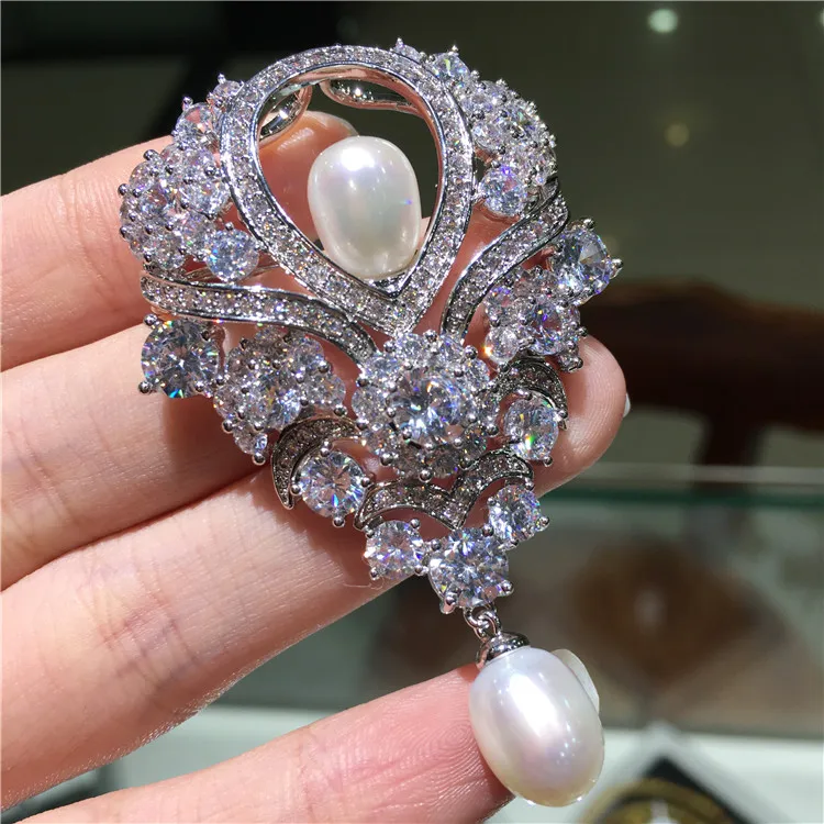 

High-grade microscope zircon noble court white natural freshwater pearl brooch fashion jewelry