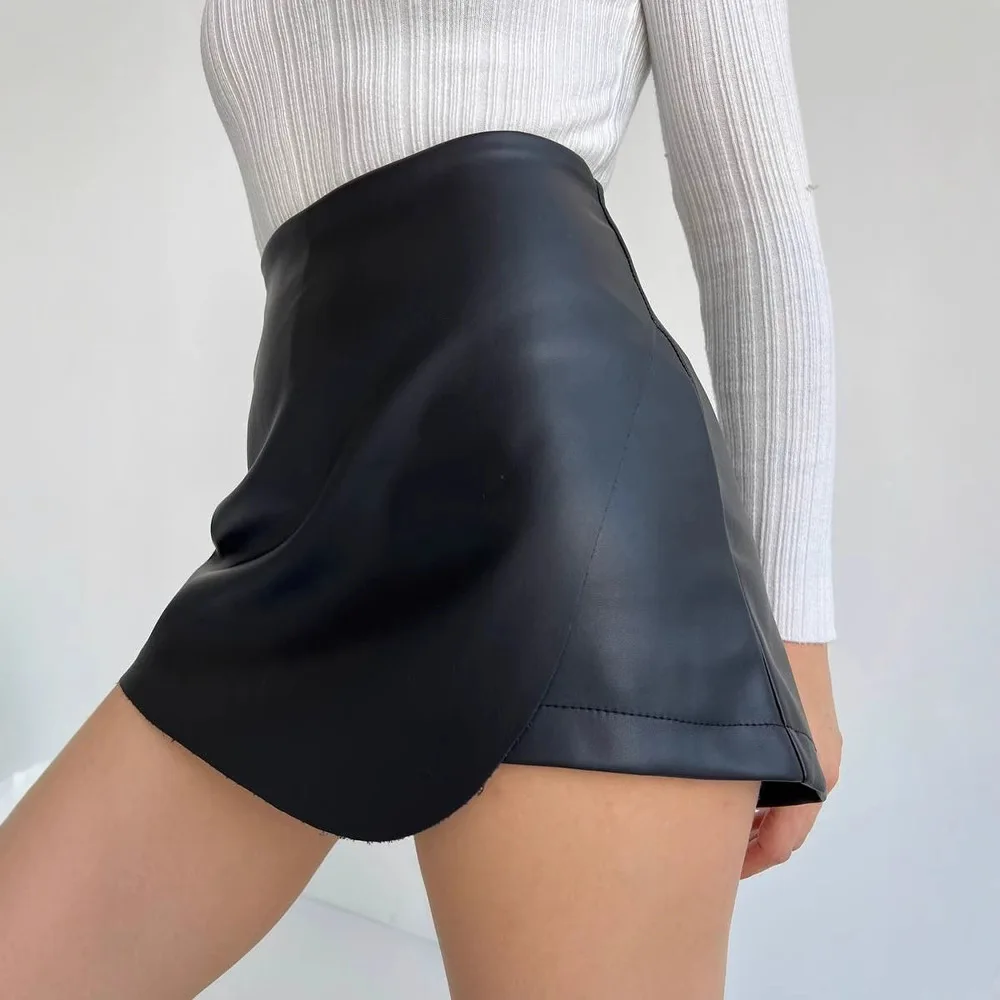 Short à enfiler en cuir végétalien 2025, jupe-short de patineuse sculptée taille haute, simili cuir végétalien d'hiver, qualité, levage des fesses, ourlet festonné