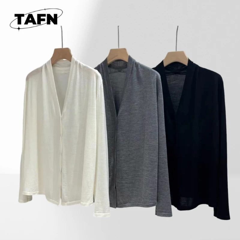 

Solid Color Wool Cardigan Italian Yarn and Comfortable Printed Soft Cotton Tee | Casual Outfit for Daily Wear AE1837