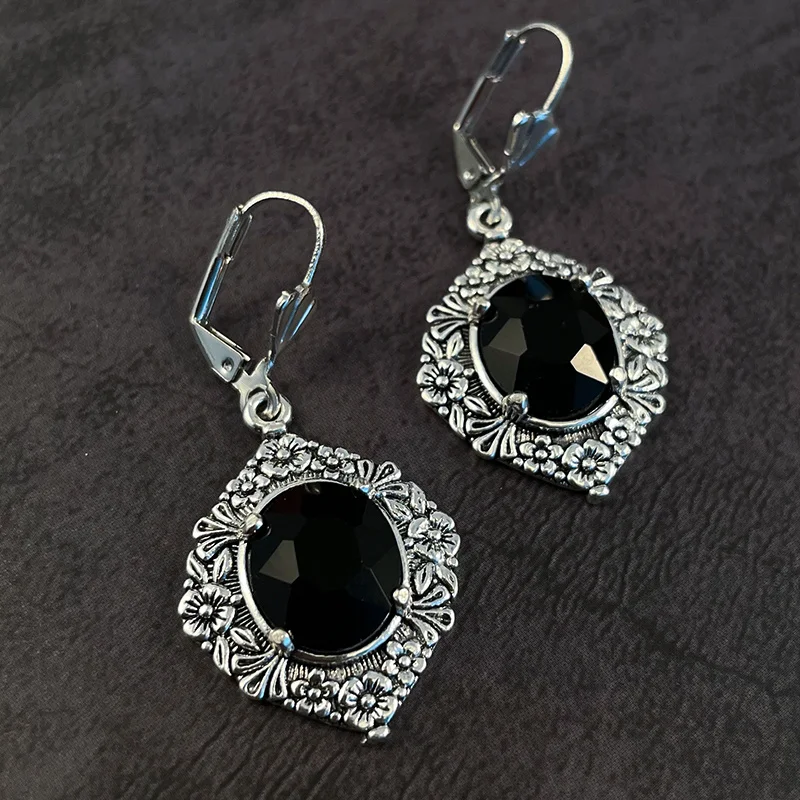 Delicate Design Drop Earrings Women Vintage Style Black Stone Dangle Earrings Exquisite Female Party Accessories Drop Shipping