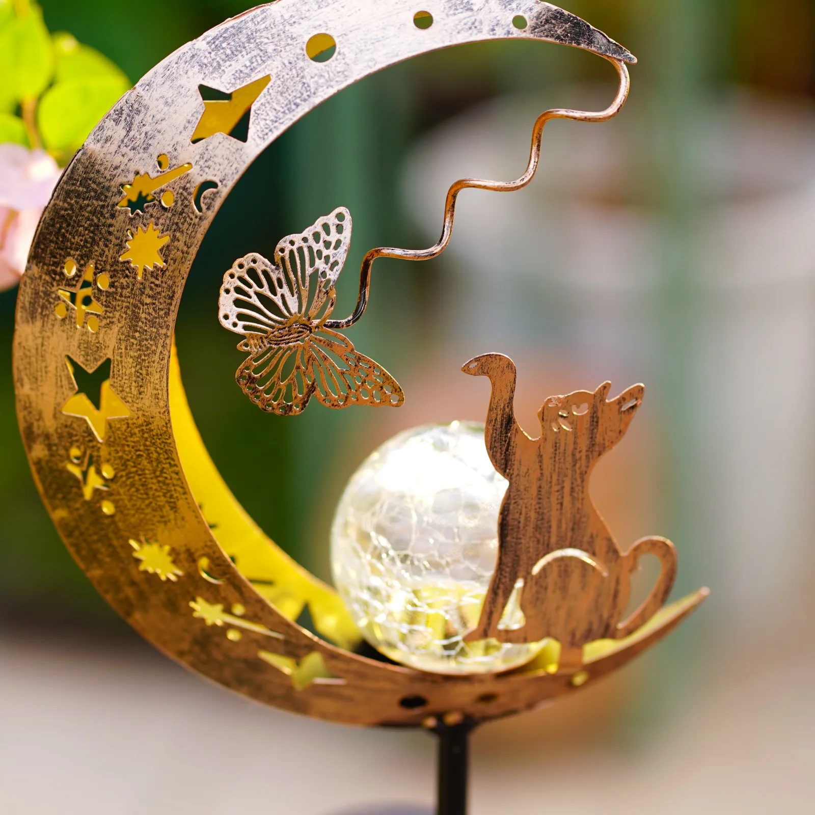 Solar cat scratching butterfly crack glass ball stand courtyard light, garden decoration, outdoor waterproof lawn ambient light