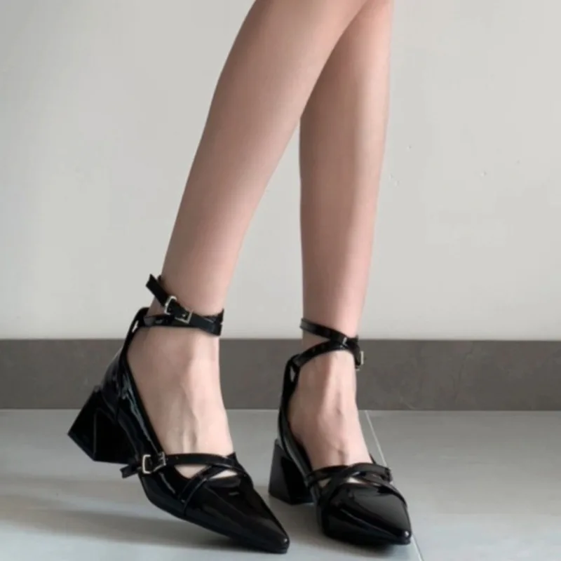 

2026 New French Retro Cross One Strap Block Heel Shallow Single Shoes Feminine Fashion Mary Jane Shoes