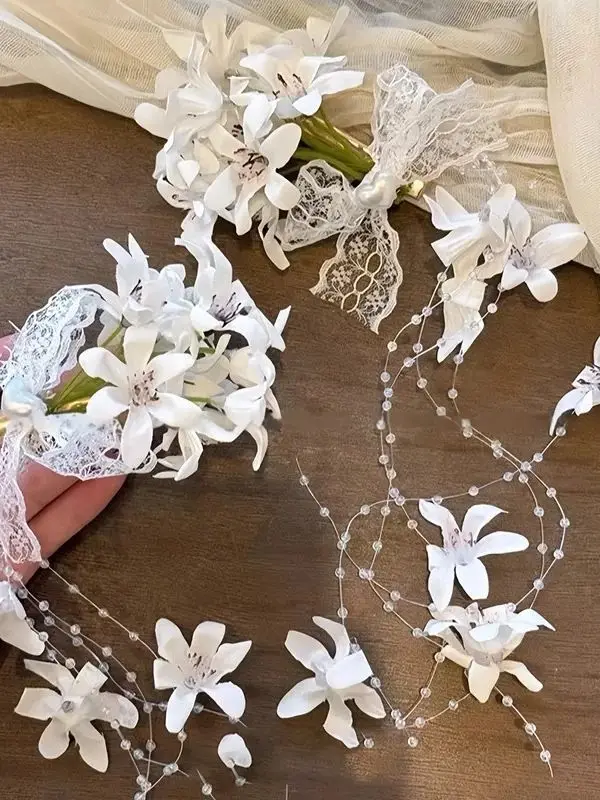 Stoffspitzen-Haarspange mit Schleife, Blume und Quaste – Detail 4