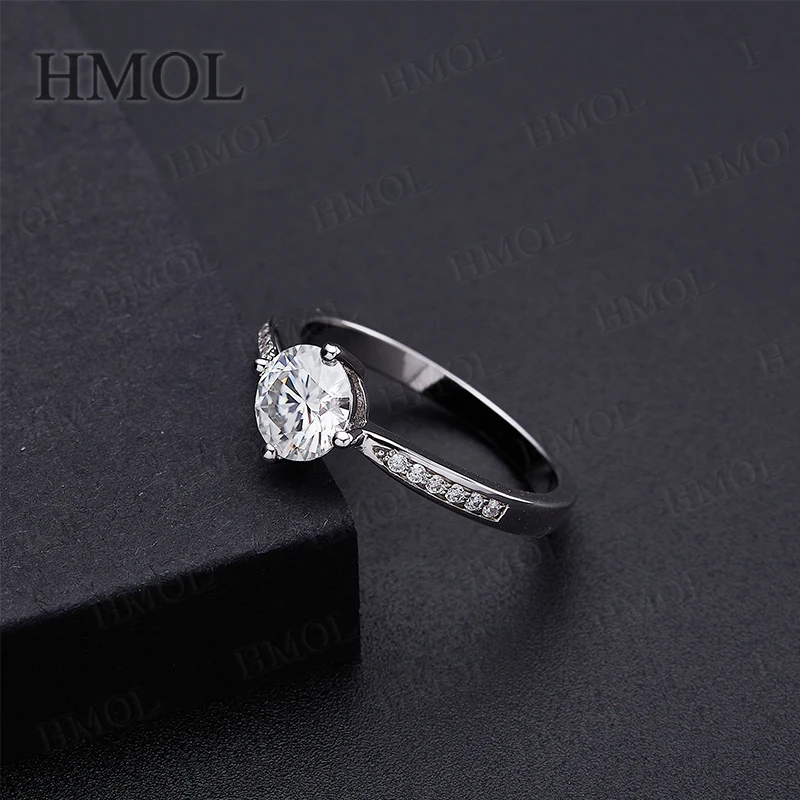 

Timeless Moissanite Round Cut Wedding Ring VVS1 925 Silver Engagement Ring with Sparkling Shine and Elegant Design for Women