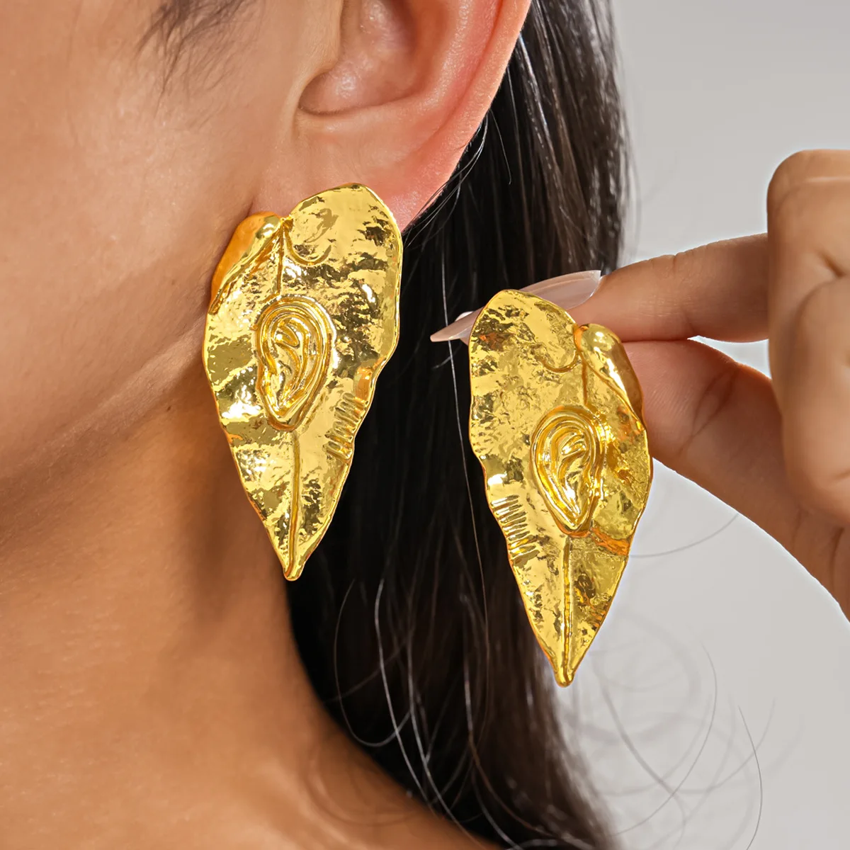 Kshmir Vintage Metal Irregular Pleated Leaves Stud Earrings for Women European American Personality Party Jewelry Accessory