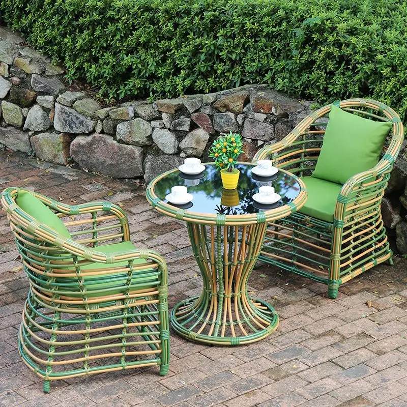 

Комплект из стола и стульев из ротанга на заказ, для отдыха на открытом воздухе, маленький чайный набор из пяти предметов, круглый комплект для виллы/двора.
