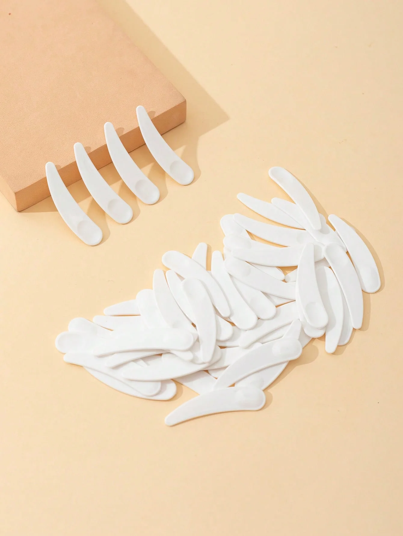 Pure Color 50 Pieces/Pack Crescent Spoon Face Cream Spoon Mini Cosmetic Spatula Cosmetic Mask Cream Spoon Eye Cream Spoon