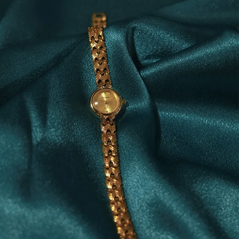 Reloj de cuarzo de esfera redonda Vintage, pulsera de vestir de lujo, reloj de pulsera de latón dorado, regalo para mujer