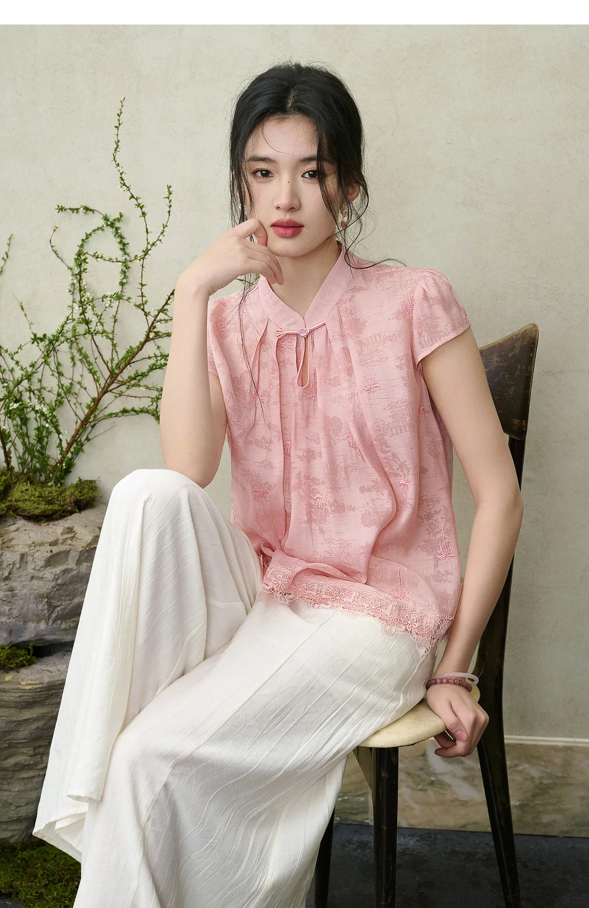 SENTUBILA Elegante Bestickte Jacquard-Chiffonbluse für Damen, Rosa, mit Gepinntem Plissee-Stehkragen und Spitzensaum, Locker Geschnittenes Hemd 162VF5004 – Detail 28