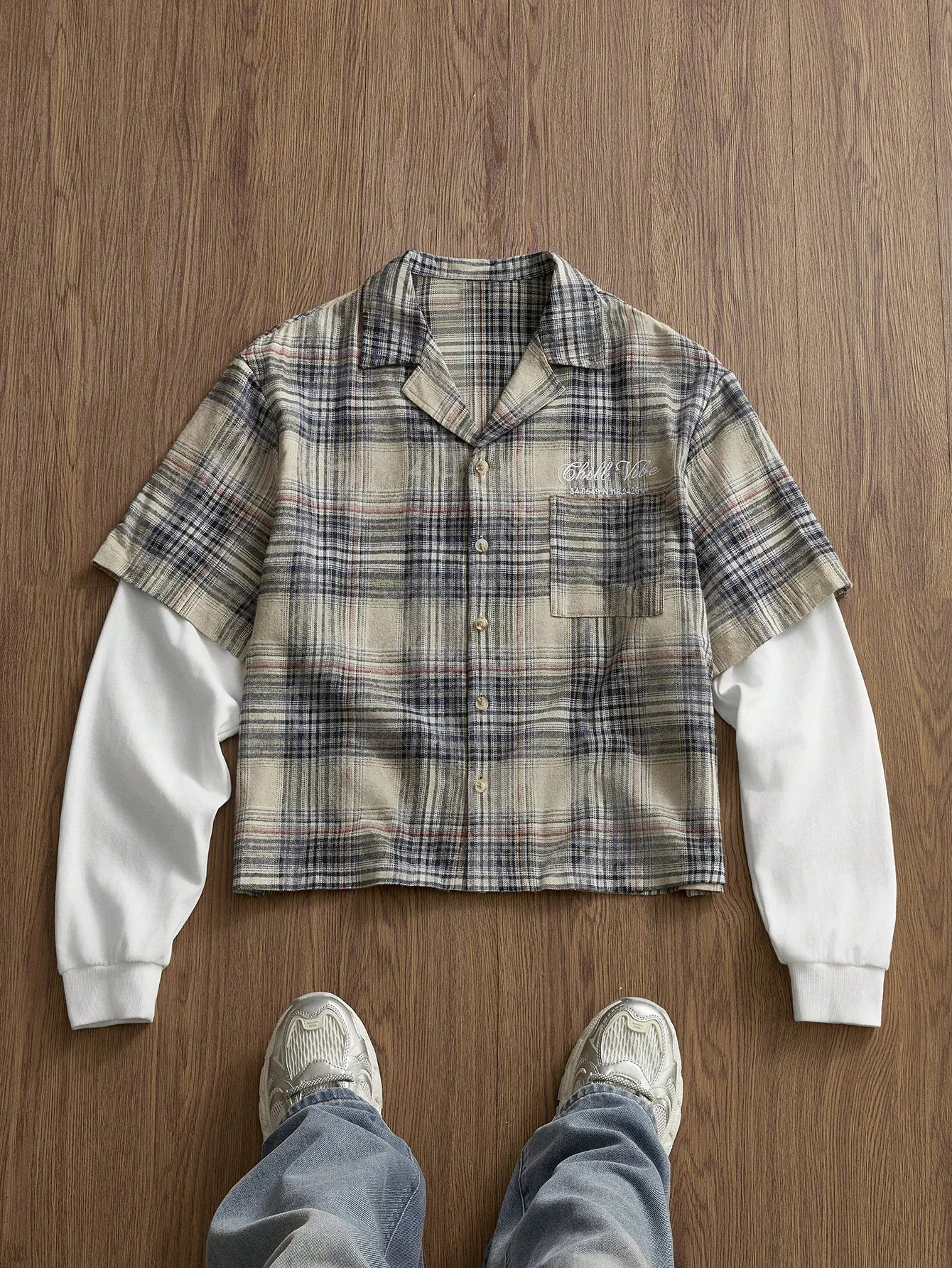 

Мужская укороченная рубашка в клетку на пуговицах с контрастными длинными рукавами для повседневной носки