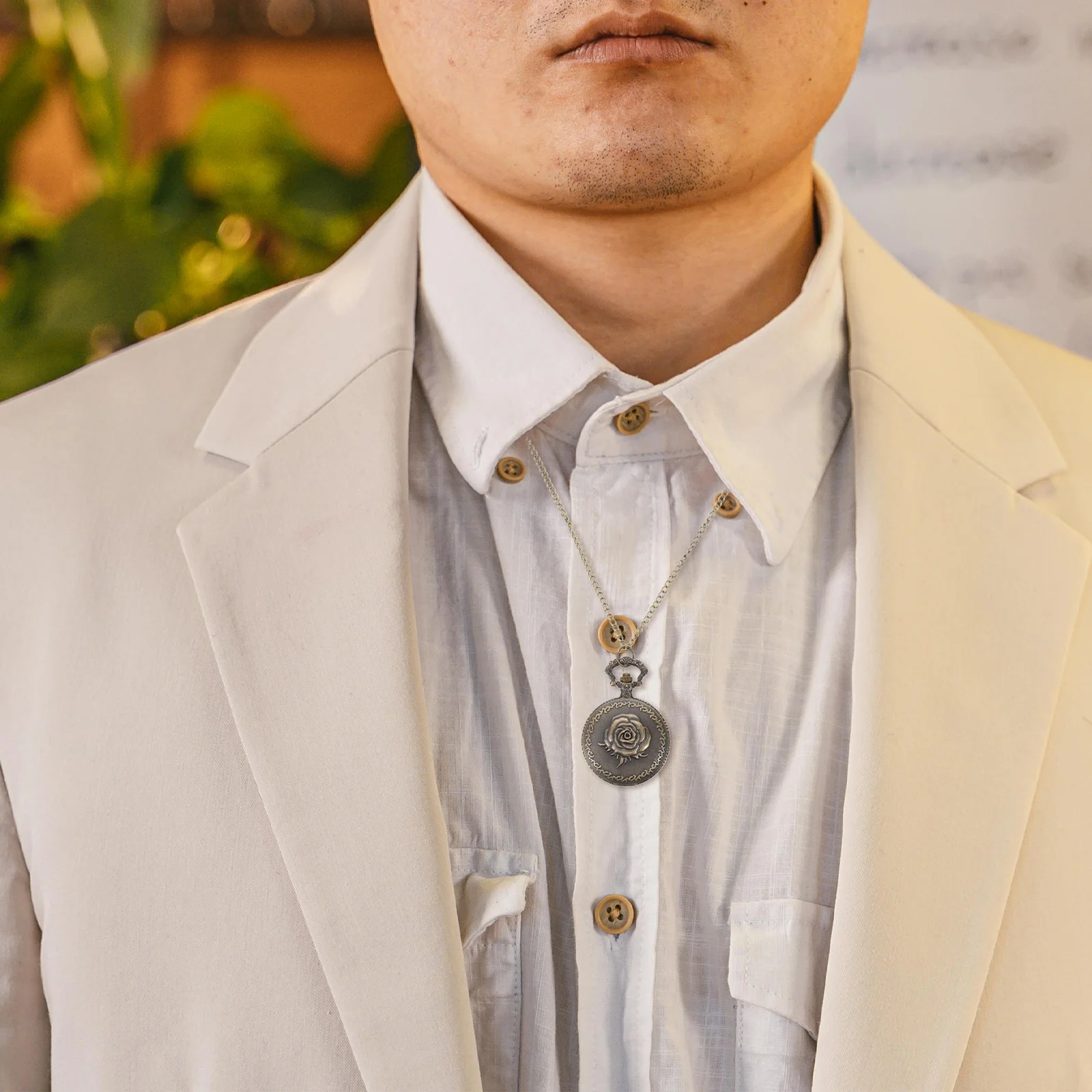 

Vintage Pocket Watch Retro Floral Metal Case Decorative Timepiece for Men Women Portable Small Pocket Watch Elegant Gift