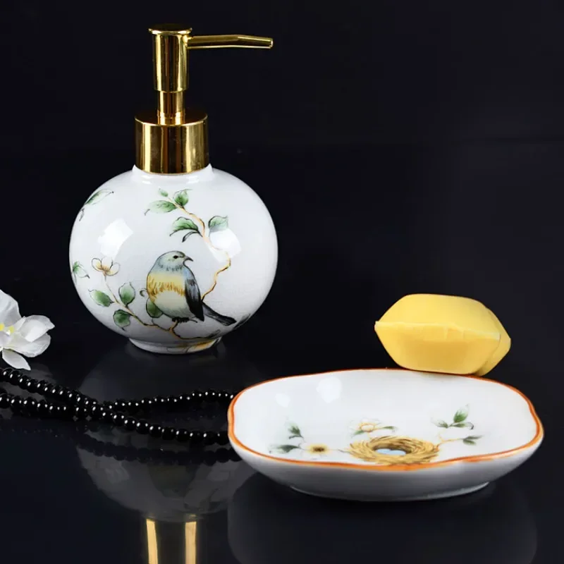 2pcs/Set Ceramics Bath Accessories Kit American Hand Drawn Style Lotion Bottle Soap Dish Household Bathroom Supplies