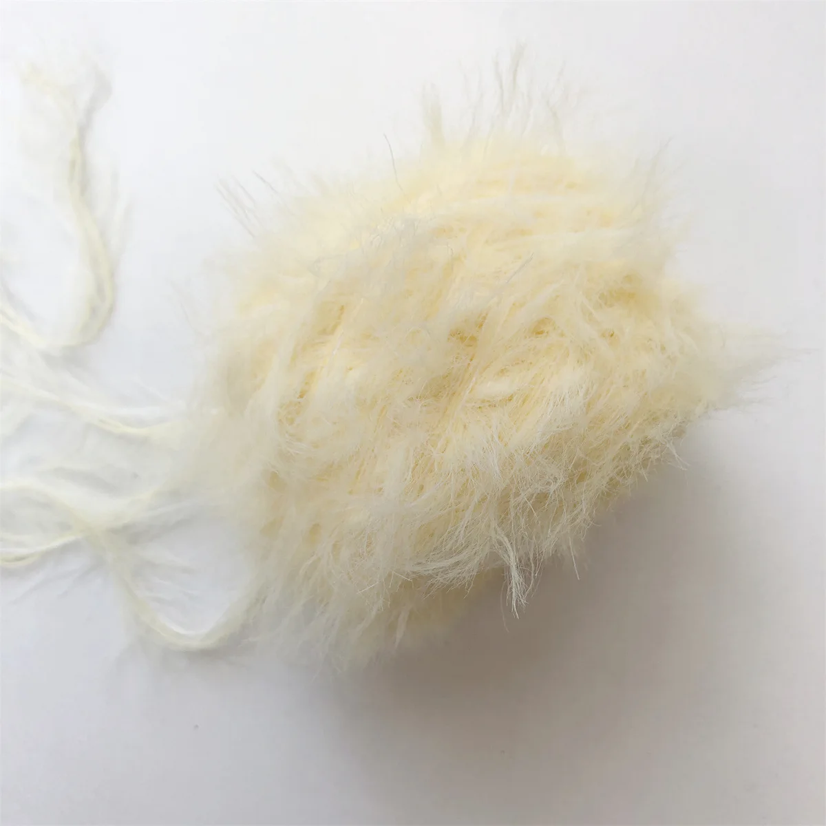 Imitation Mink Feather Yarn, Long Haired Imitation Mink Fur Yarn, Soft and Glutinous, DIY Scarf, Sweater Knitting, 2 Strand