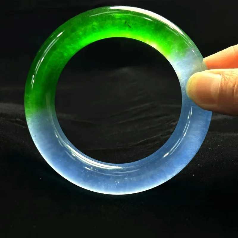 

Natural Fashion Versatile Emerald Green Bracelet Jewelry