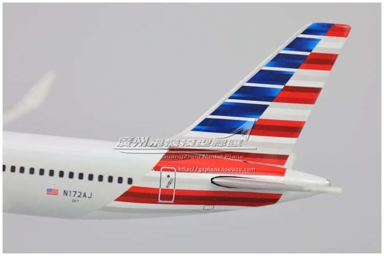 Nuovo 23cm American Airlines American Boeing B757-200 N172AJ modello di aereo assemblato in plastica modello di aereo per collettore