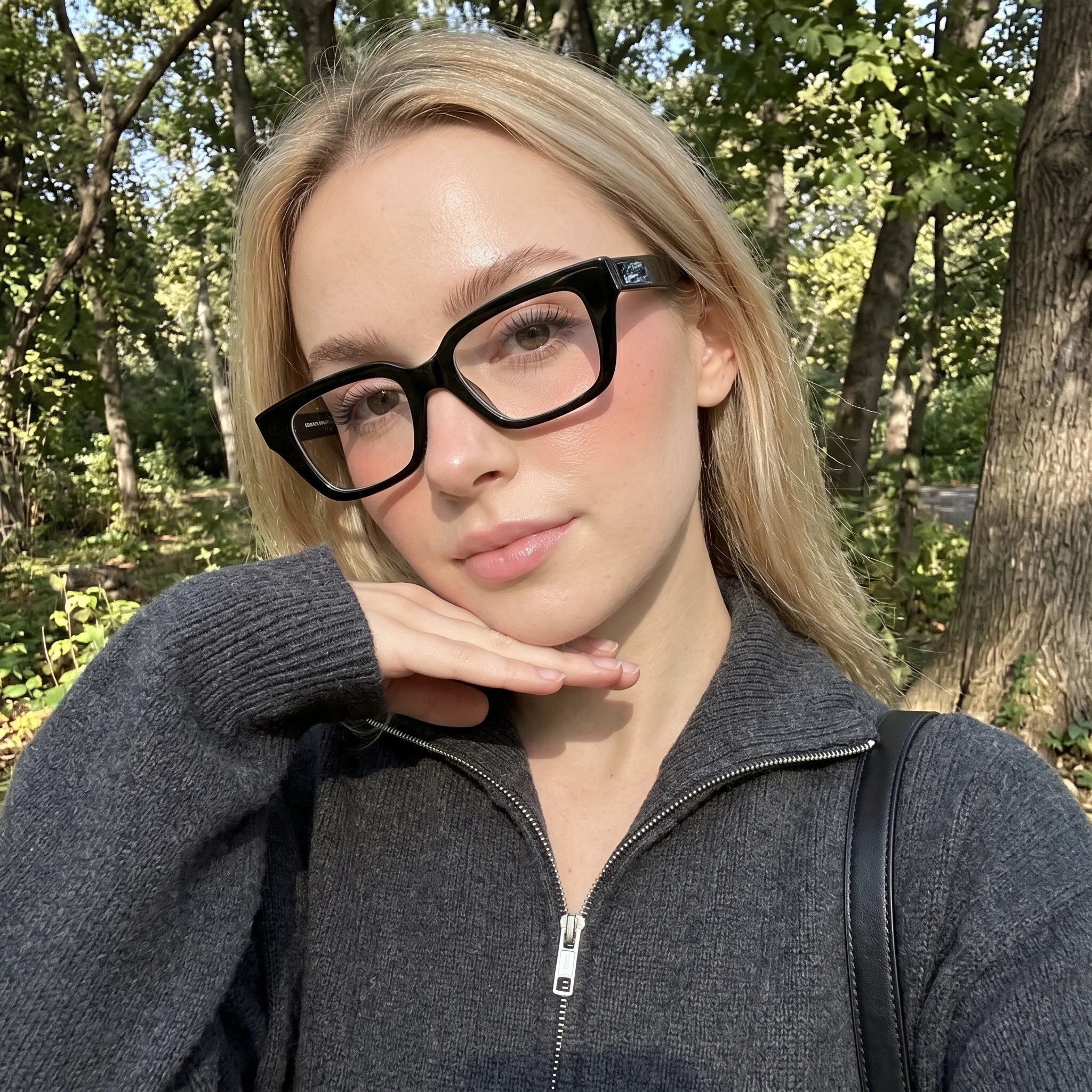 Ultraleichte, modische Anti-Blaulicht-Brille für Damen, TR90-Rahmen mit personalisiertem Kern-Einsatzarm