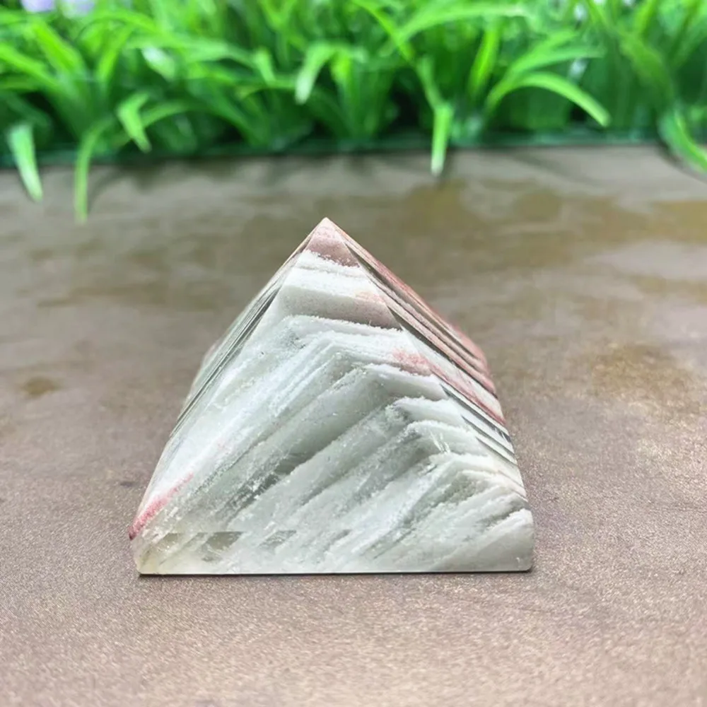 Natural quartz Crystal Pyramid Home Feng Shui Energy Room decorated chakra Spirit Witchcraft Reiki healing meditation