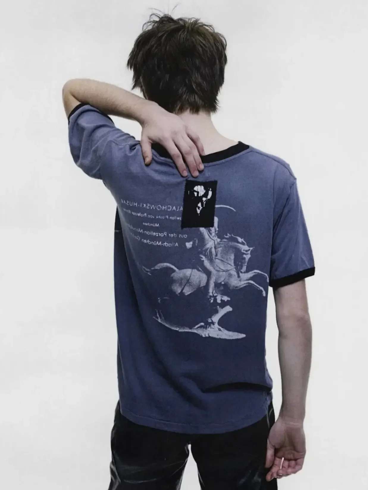 ER/D 26SS Sun Gray Ceramic Dog Print Knight Patch Contrast Color Short Sleeve T-Shirt