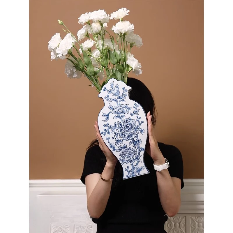 Vaso in ceramica bifacciale in porcellana bianca e blu