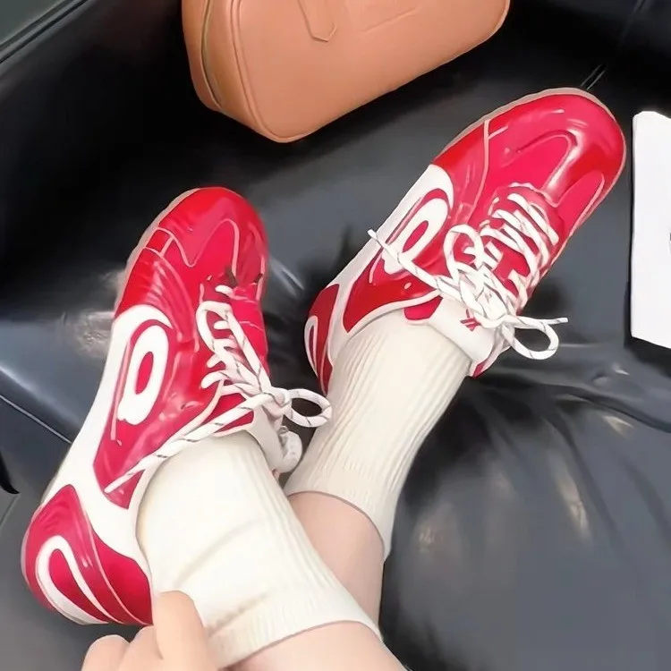 Zapatillas planas unisex Street Sport - Diseño original en rojo | Zapatos diarios al aire libre de alta calidad para mujeres/hombres/adolescentes