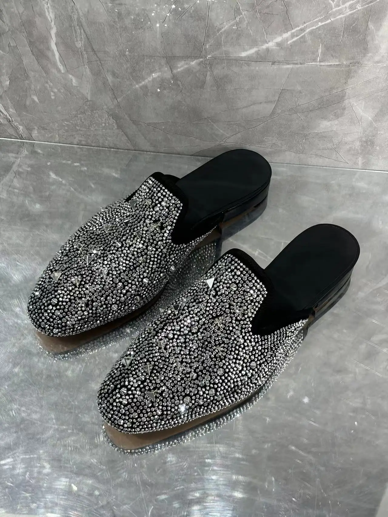 Luxury Crystal Decoration Man Summer Slippers Round Toe Comfortable Flat Heel Street Door Outside Black Mules Shoes For Men