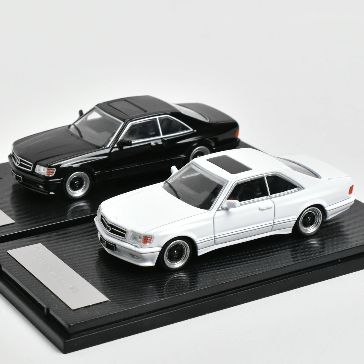 

Модель Rhino RM 1:64 для взрослых, хобби 560SEC W126, литая под давлением модель автомобиля