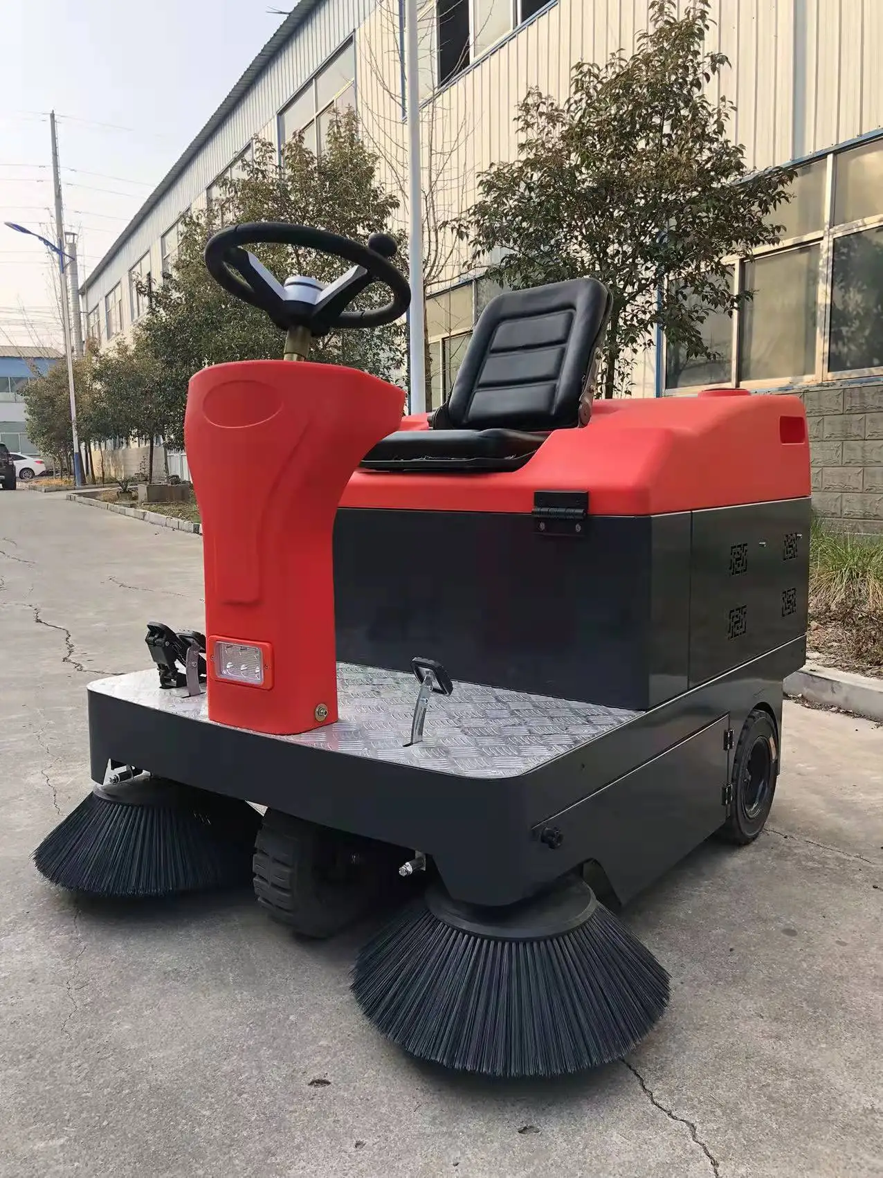 Industrial Working 4 Hours Sweeping Width 1400mm Road Cleaning Electric Street Ride on Collector Loader Sweeper