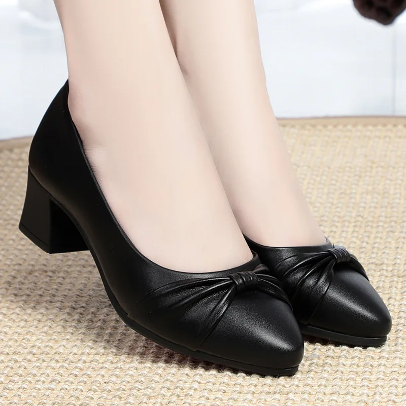 

4.5cm Spring Fall All Match Breathable Comfortable Shallow Soft Leather Shoes 2025 Slip on Black Shoes Black for Office Mom Work