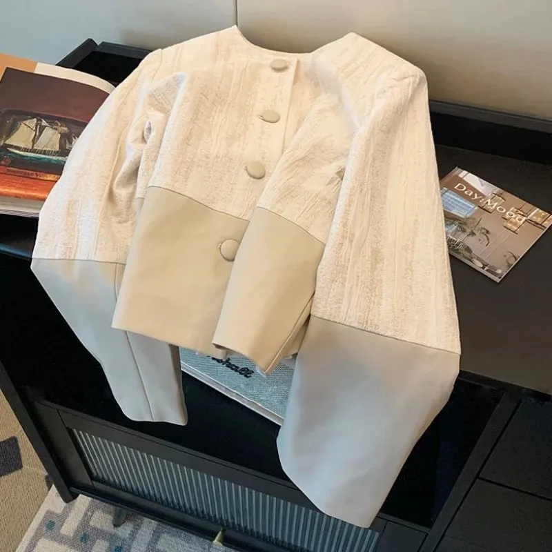 

Французская короткая куртка из искусственной кожи с круглым вырезом и текстурой для женщин, осень 2025, новый темпераментный топ