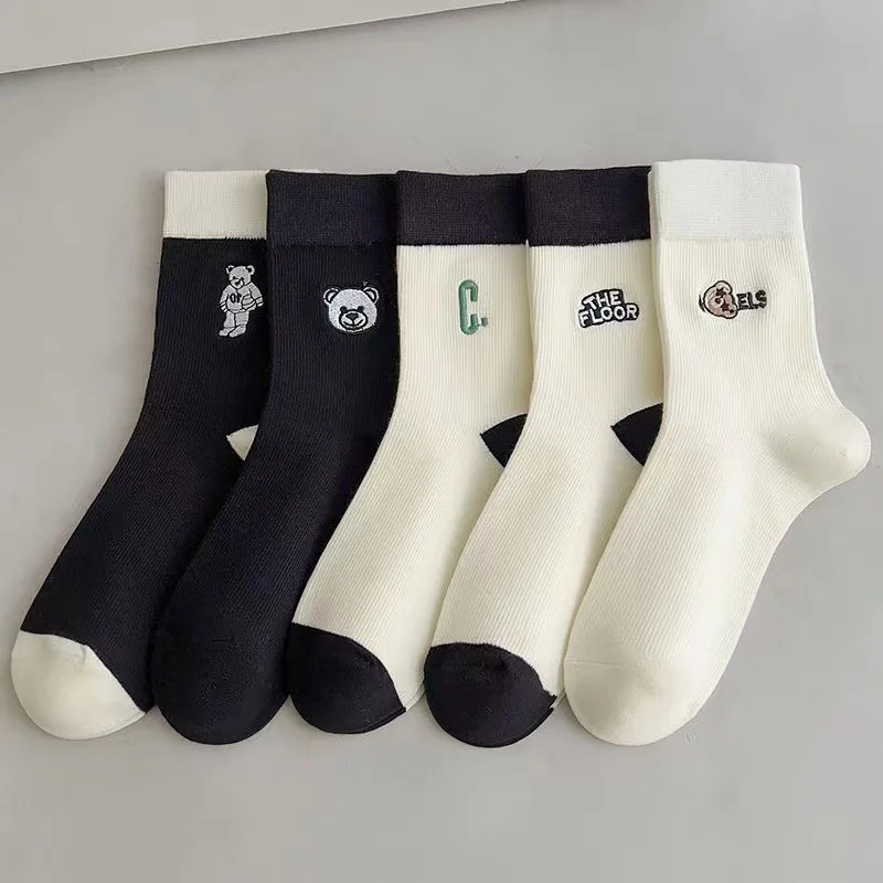 5 Pairs Of Women's Socks Set Spring And Autumn Black And White Pure Cotton Women's Socks Cute Cartoon Bear Pattern Casual Socks