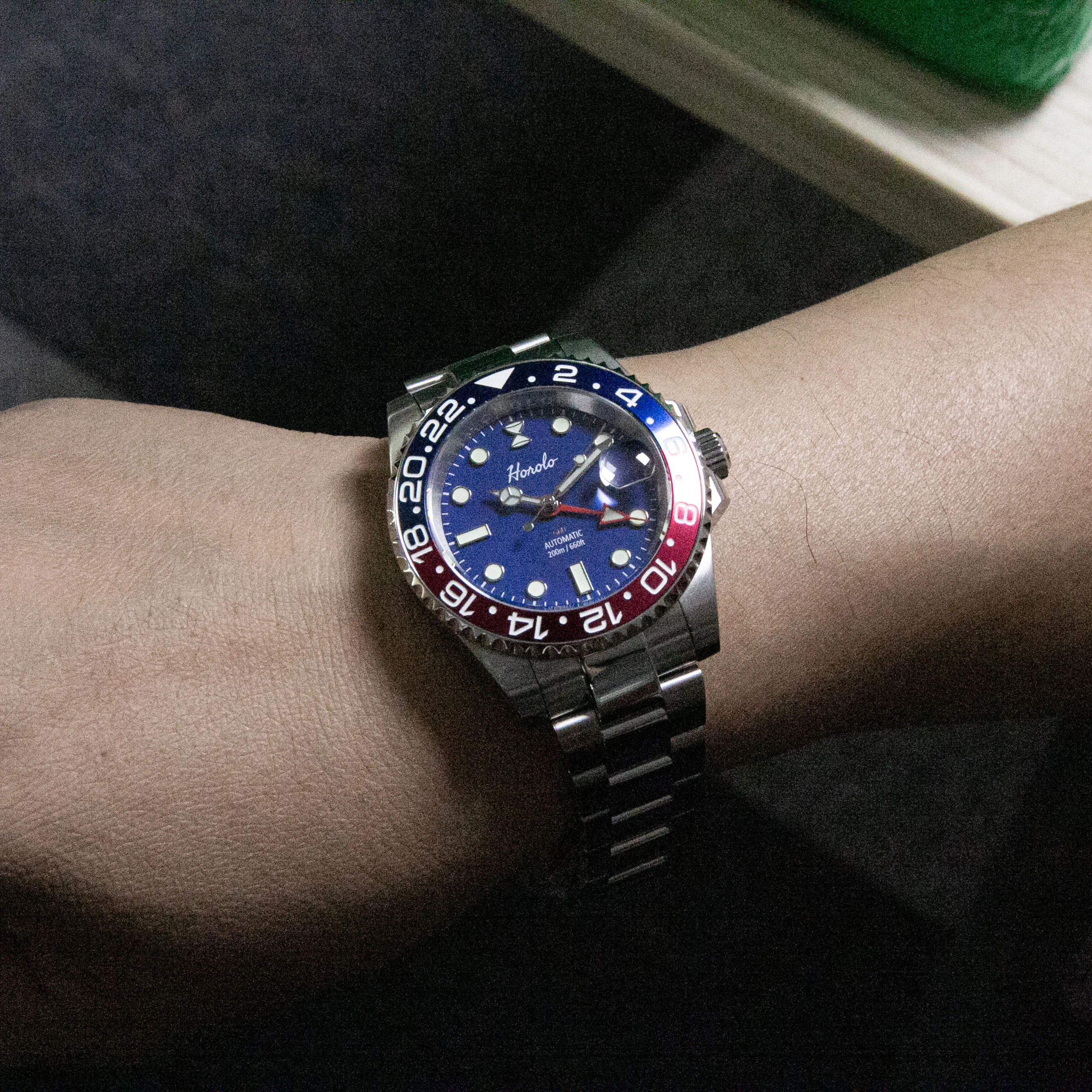 Horolo Jam Tangan Otomatis Pria Gerakan GMT NH34 Jepang 200M Jam Tangan Baja Tahan Karat Bercahaya Tahan Air 316L HRLS6007G1