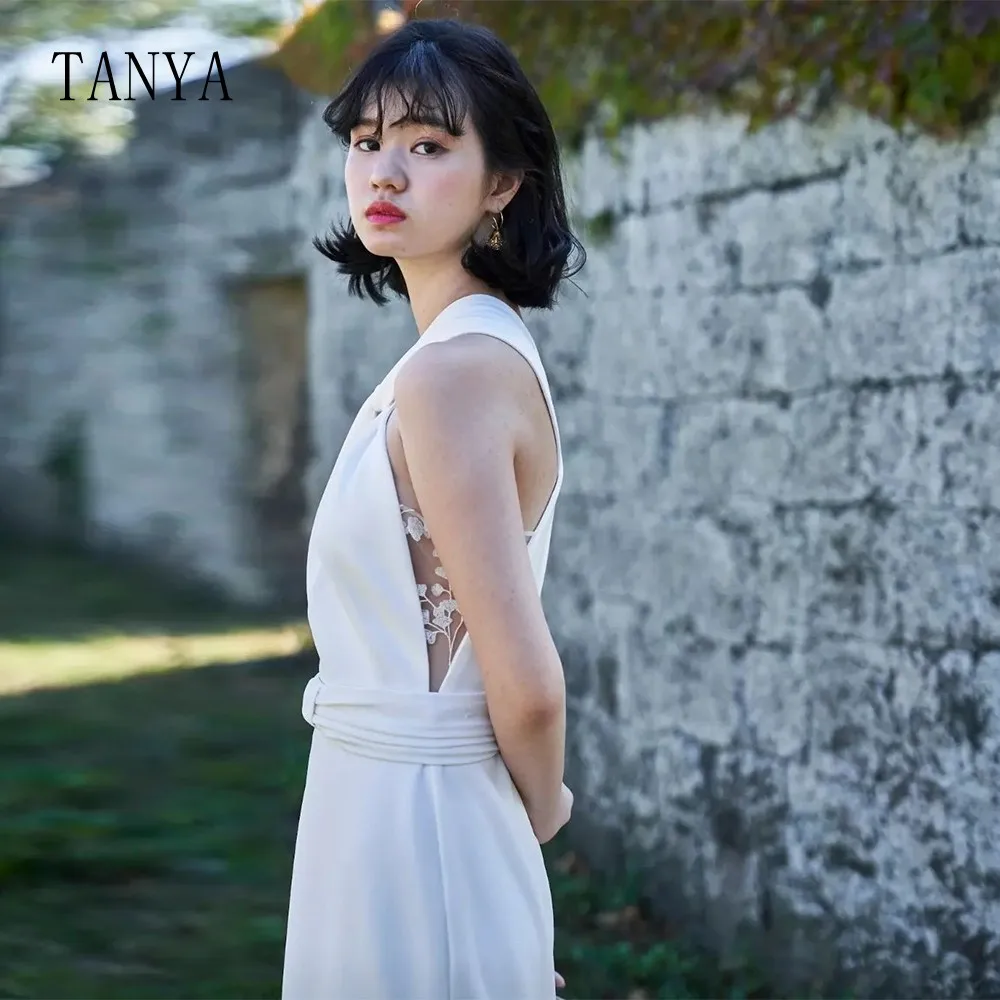 فستان زفاف أنيق برقبة رسن للنساء بدون أكمام مزين بالدانتيل غمد من الساتان الناعم فستان زفاف فرنسي رداء De Mariée