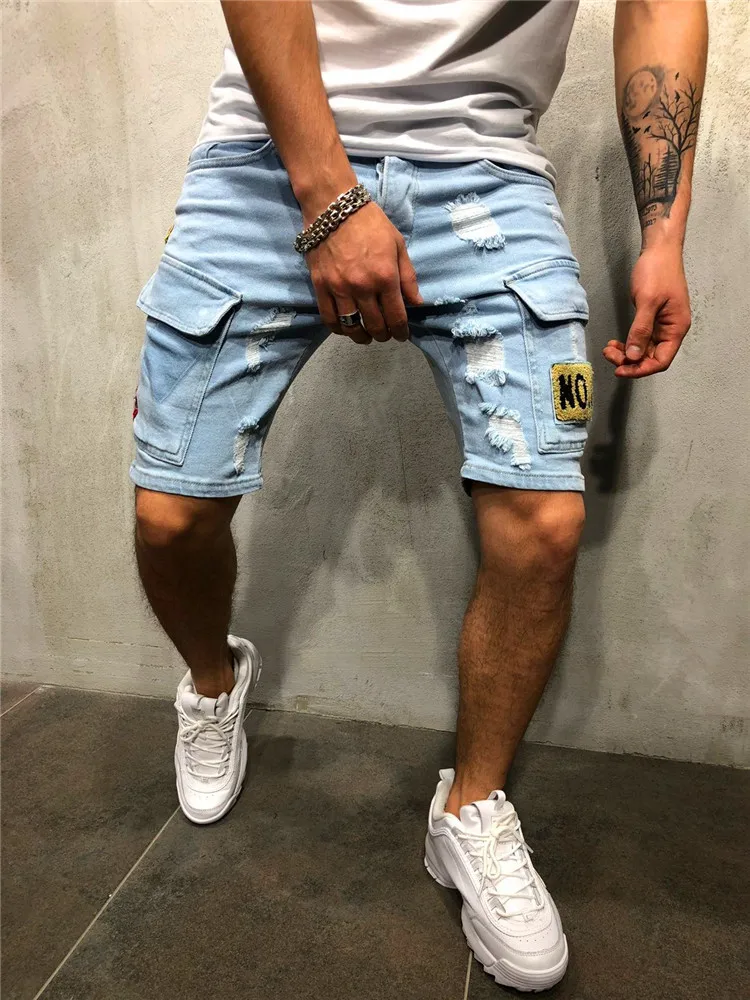 Pantalones cortos rasgados Y2K para Hombre, Jeans elásticos con insignia de Hip-Hop, color azul claro, ajustados, rectos, verano, 2024