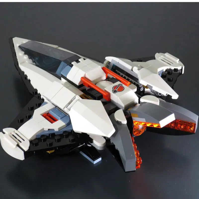 452 pezzi MOC- 205852   Astronave con carrello di atterraggio Corazzata spaziale Blocchi di costruzione Astronave Nave di difesa Modello MOC Kit di mattoni