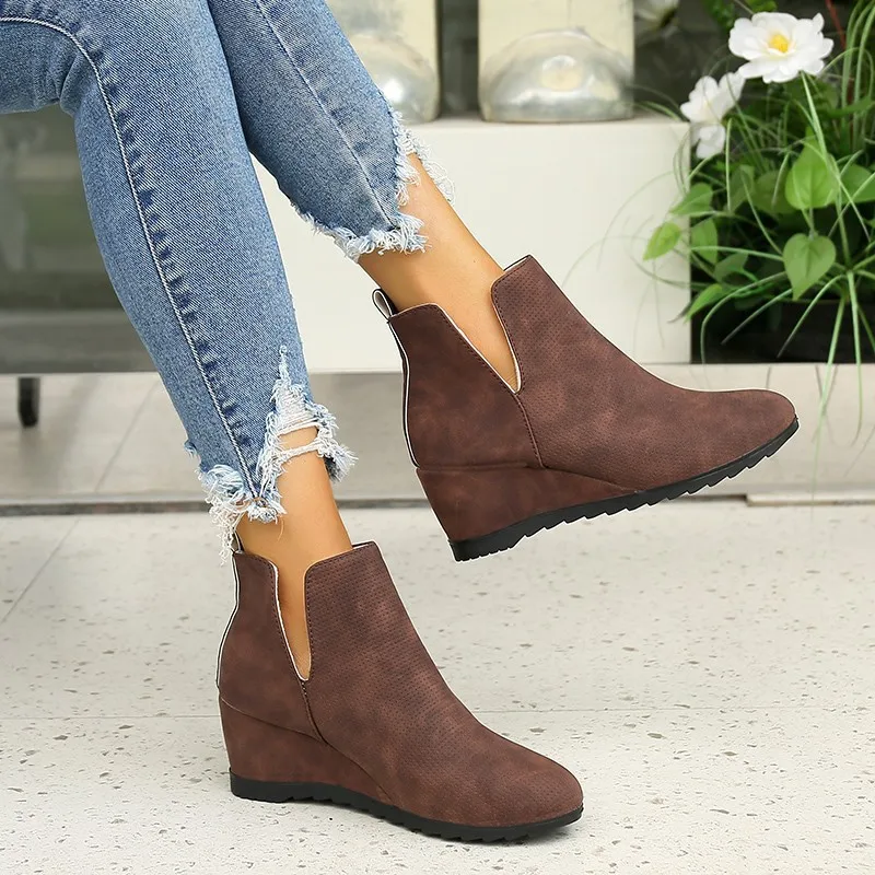 Women Ankle Boots New Track Designer Pointed  Western Boots Women Trend Fashion Platform Wedge Shoes for Women Zapatos De Mujer