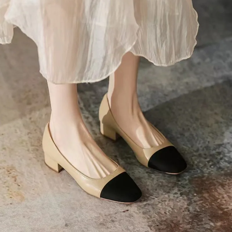 Buty dla kobiet 2024 Summer New Versatile French Elegant Medium Heel Pumps Classic Color Block Thick Heel Ladies Single Shoes