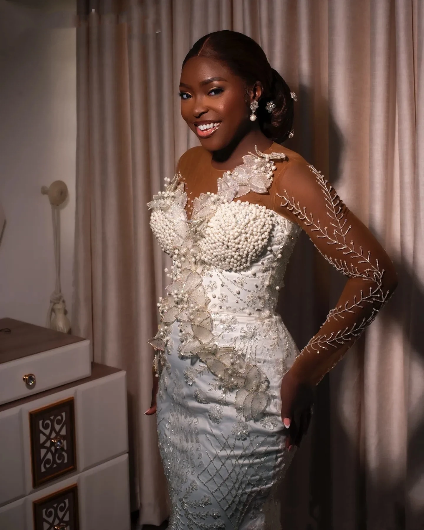 Luxurious African Mermaid Lace Pearl Decal Wedding Dress With Sexy Transparent Collar Bridal Gown Vestido De Noiva Customized
