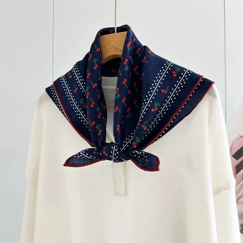 

Double-sided monochrome silk and wool scarf for women, autumn/winter cherry silk wool 65cm square scarf, elegant and warm, versa