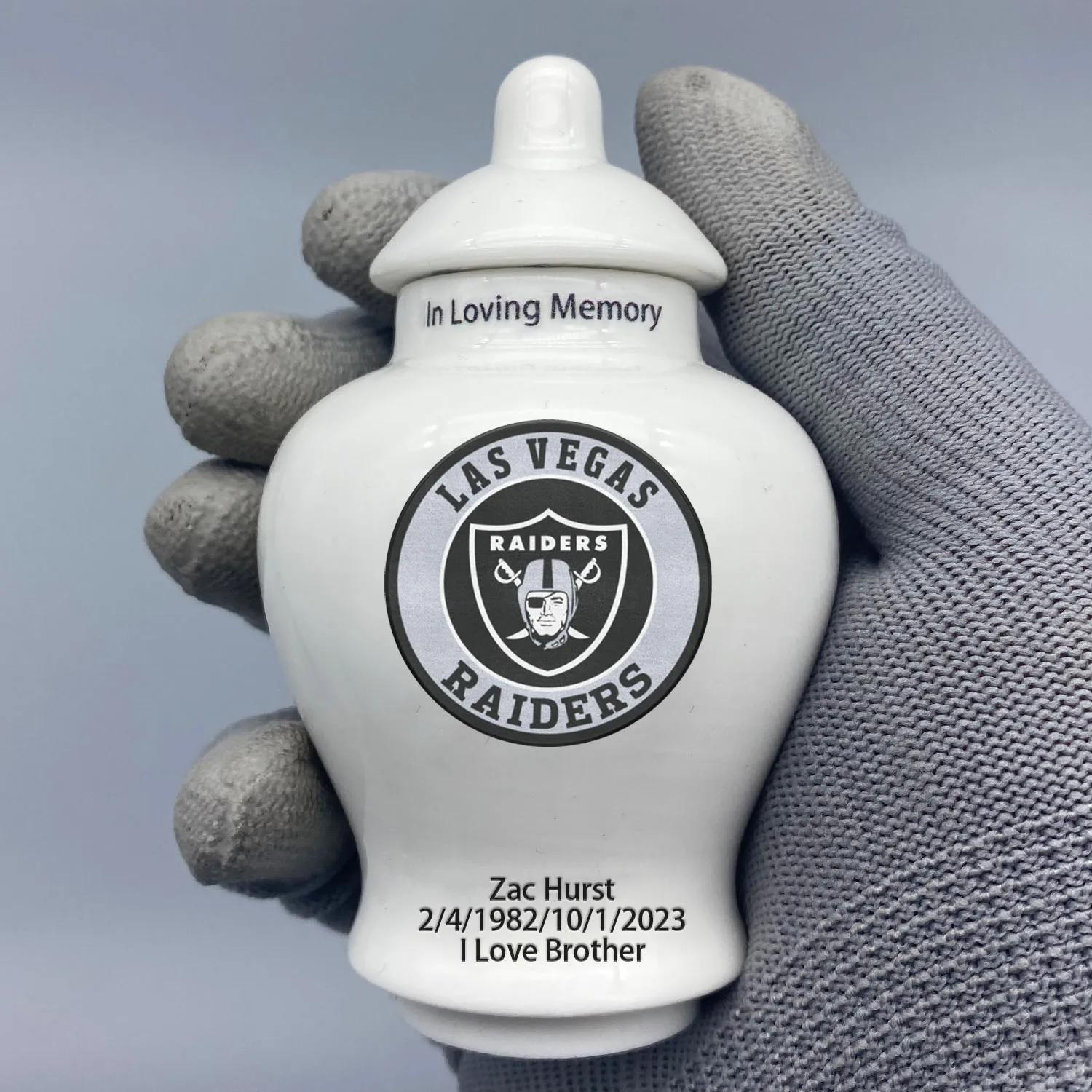 Mini Urn for Las Vegas Raiders-themed Logo Custom Urn.Send me the name/date you want to appear on the urn by Remarks Message.