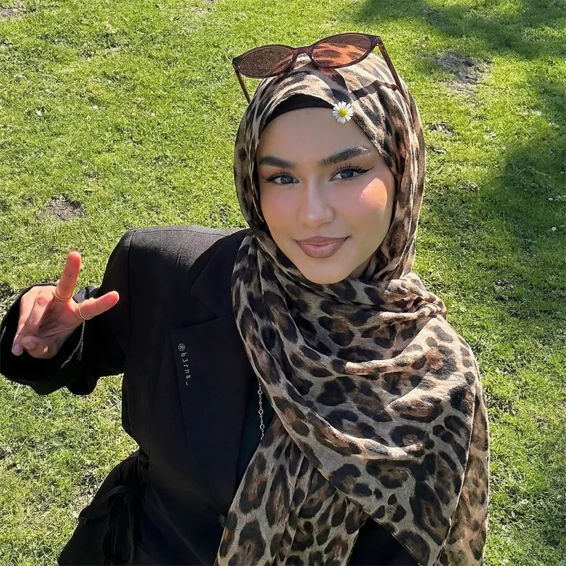 

2026 New Arrival Leopard Hijabs for Women Spring Muslim Shawls Watercolour Print Scarves Beach Sun Protection Headscarf Summer