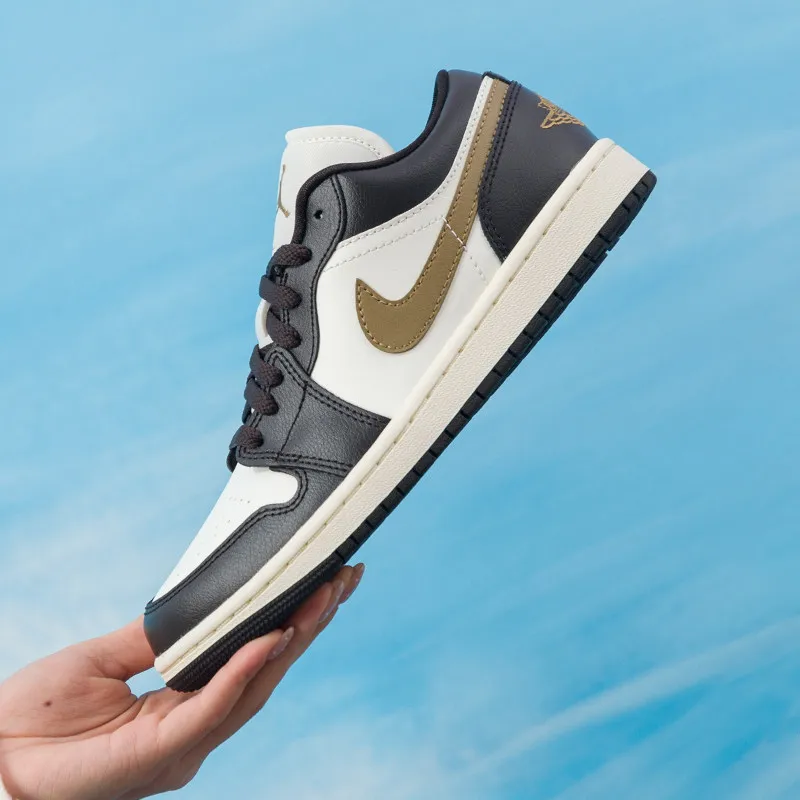 Nike DC0774‑200 Women Low‑cut Skate Sneakers, Leather Upper, Breathable Vents, Wear‑Resistant Rubber Sole, Trendy Street Casual