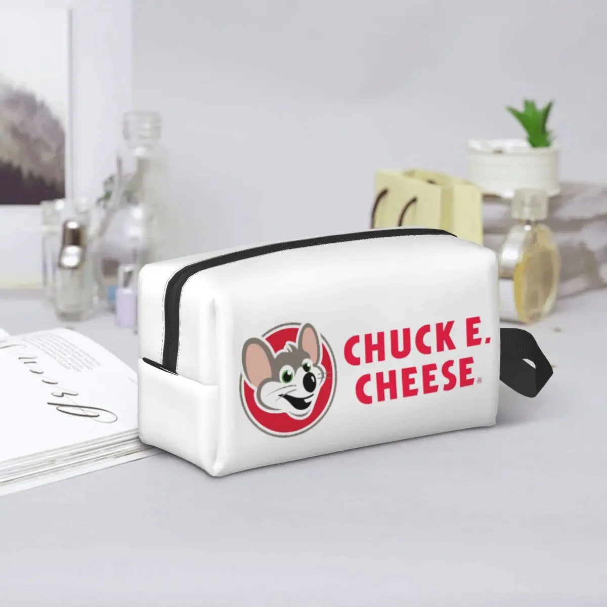 Bolsa de maquillaje con logotipo de Chuck E Cheese, organizador de cosméticos, kit Dopp, bolsa de cosméticos para mujer, estuche de viaje para lápices de belleza