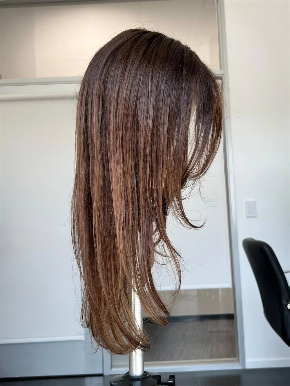 

Европейские волосы 180% плотности, прямые, коричневые с мелированием, 26 дюймов, 5x5 шелковая основа, HD кружево, без клея, с эффектом предварительной прорезки, с бэби-хейр эффектом, из натуральных еврейских волос.